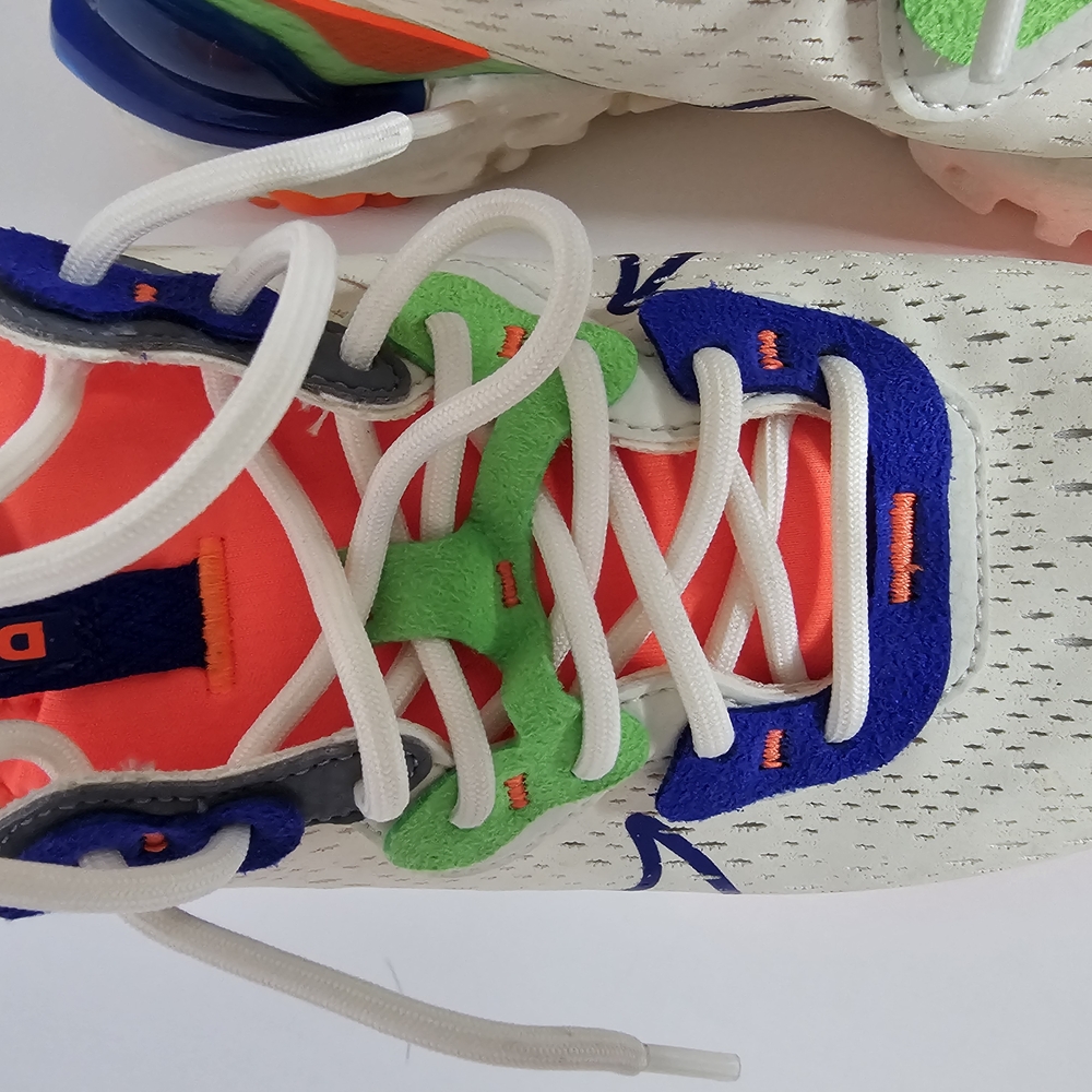 Nike Orange and Blue Athletic Shoes with Streamlined Design - Picture 9 of 9
